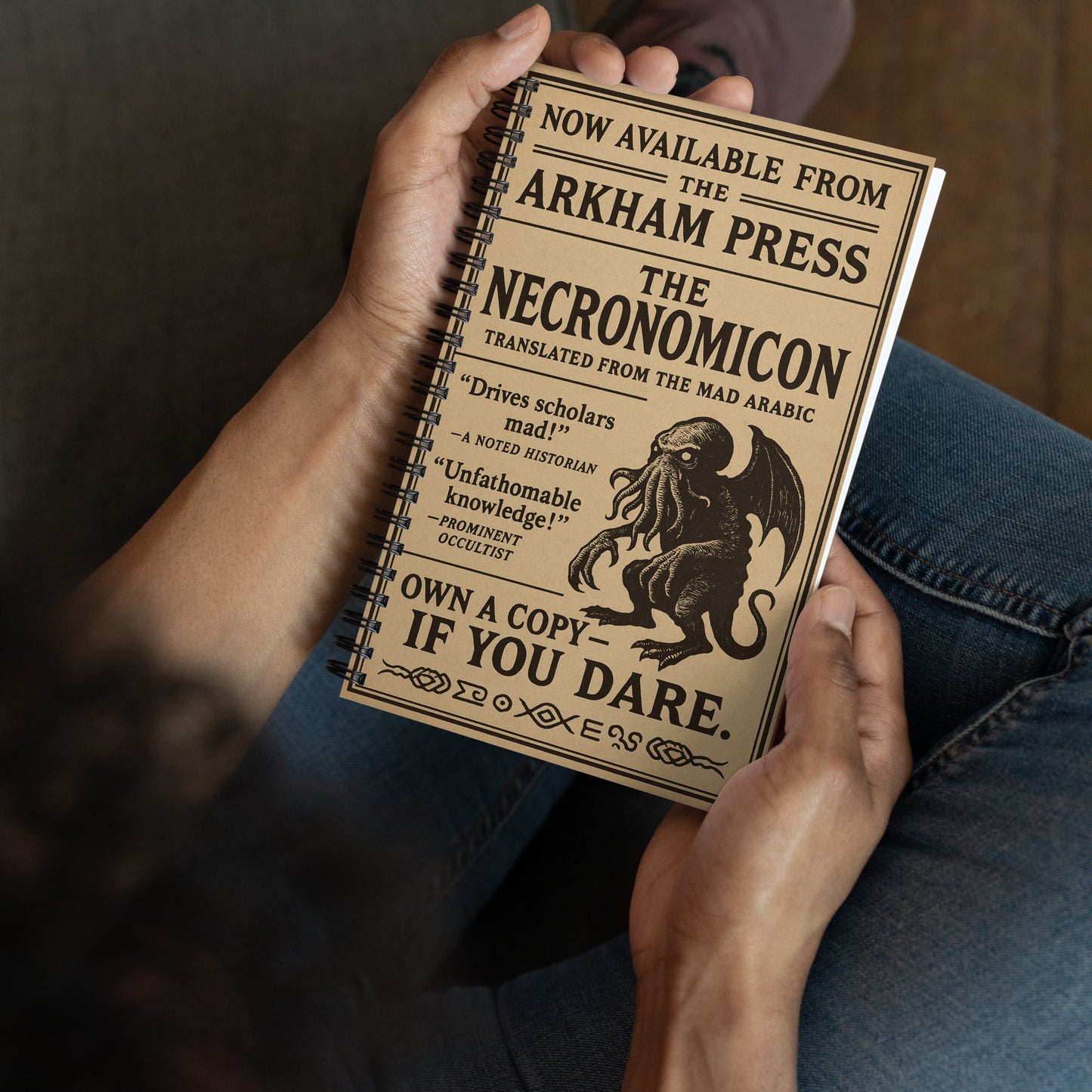 Necronomicon – Maintenant disponible chez Arkham Press Cahier à spirale