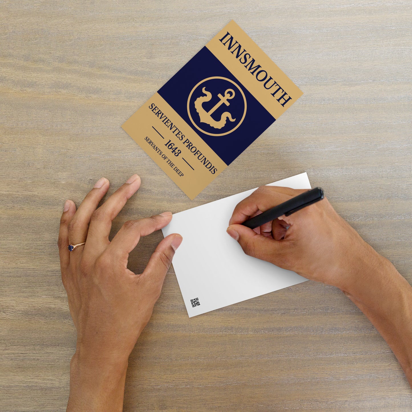 Flagge von Innsmouth – Servientes Profundis (gegr. 1643) Standardpostkarte